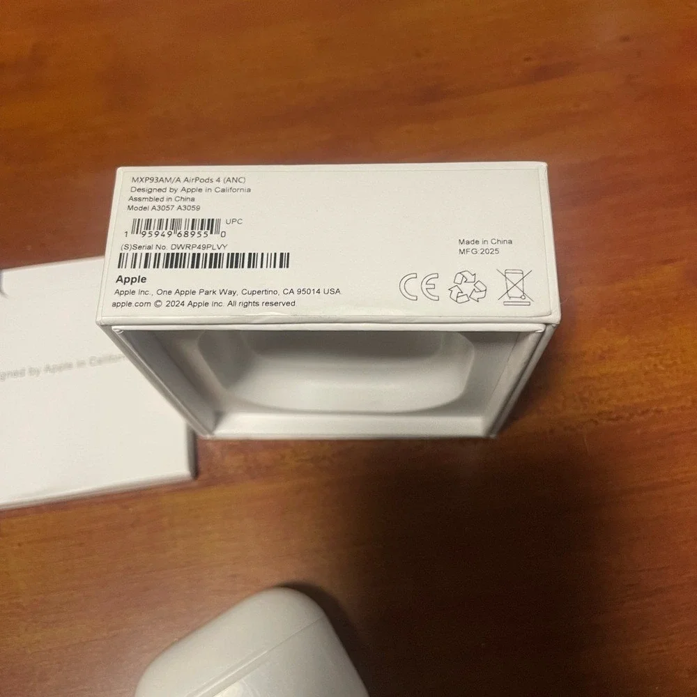 Apple AirPods 4 Gen Charging Case‎ White ANC 2024